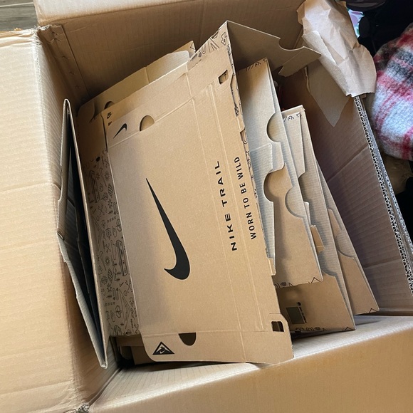 ⭐️⭐️ Nike empty boxes (trail) fit up to men’s 12. Limited amount. - Picture 4 of 8